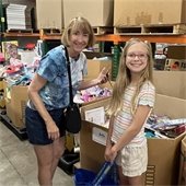 woman and girl volunteering
